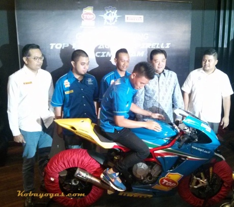 ki-ka: Mr. Dhimas Pirelli, Mr. Satar Race Manager, Mr. Febby Race Director, Mr. Arief Top 1 , Mr. Yahya Moto Arte dan Nico Julian pembalap